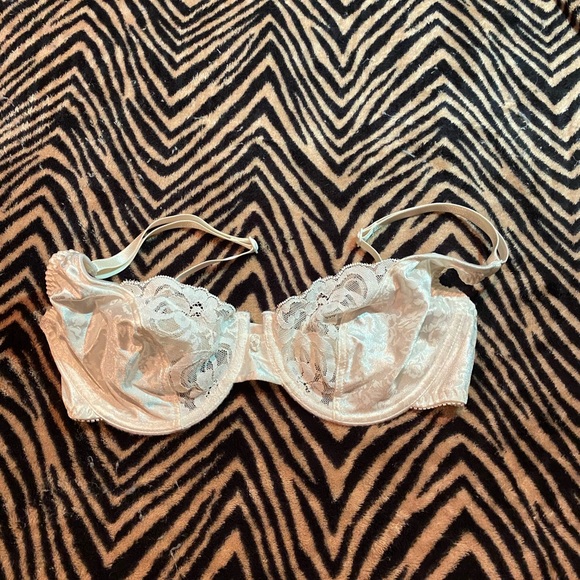 4 BRAS FOR $15!! - Picture 3 of 4